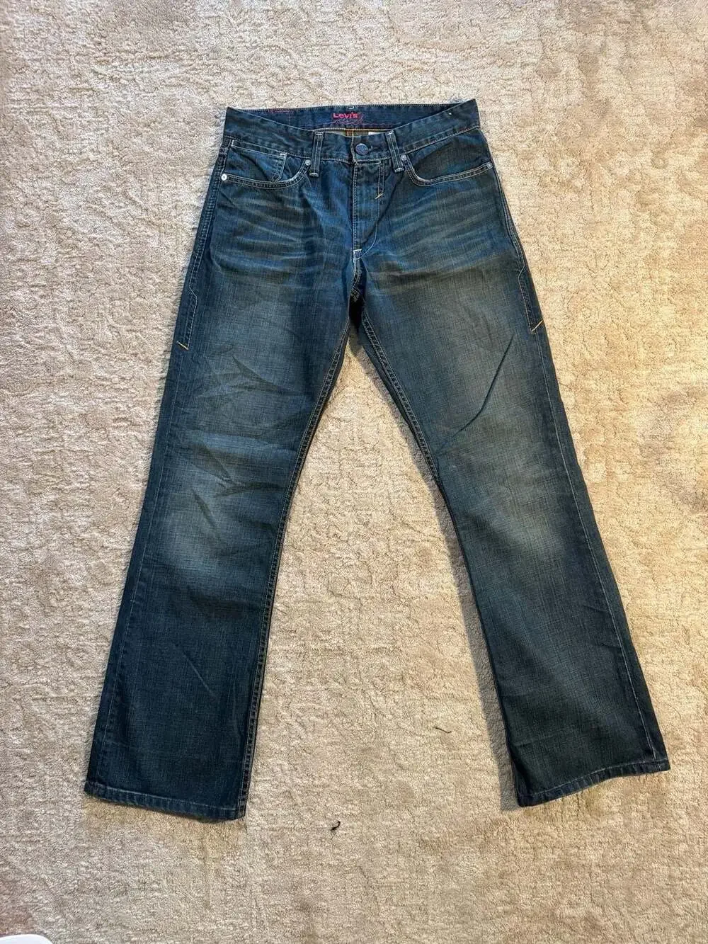 Levis levi red